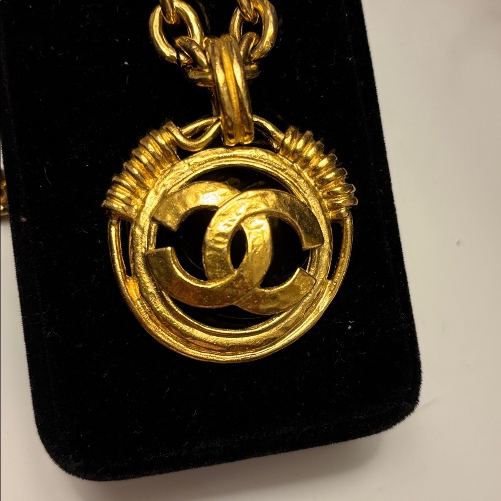 24K Gold plated CHANEL Pendant Necklace - Picture 3 of 9